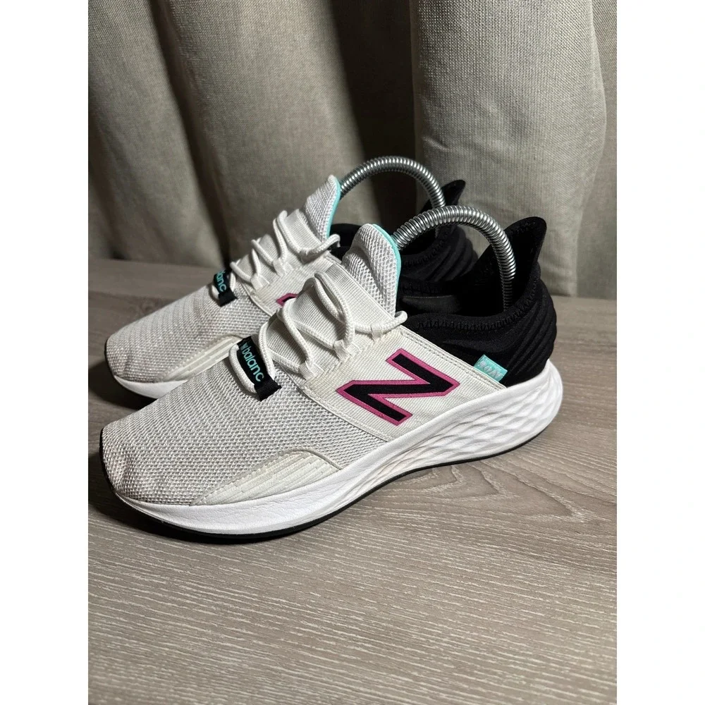 New Balance Fresh Foam Roav Womens 8 Running Shoes Sneakers Activewear Trails